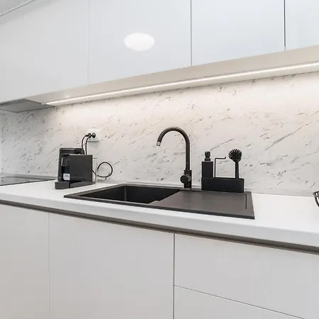 2 Bedroom Beautiful In Apartment Mandre