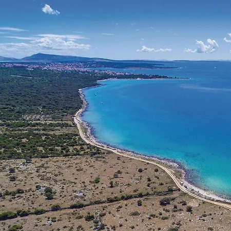 Apartament 2 Bedroom Beautiful In Mandre