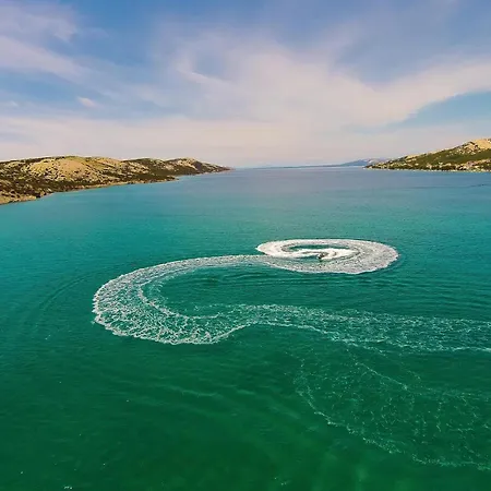 2 Bedroom Beautiful In Mandre