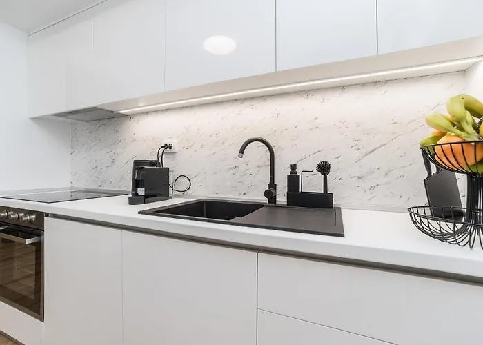 2 Bedroom Beautiful In Apartament Mandre