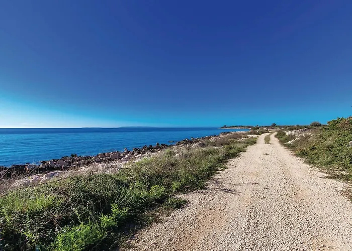 2 Bedroom Beautiful In * Mandre