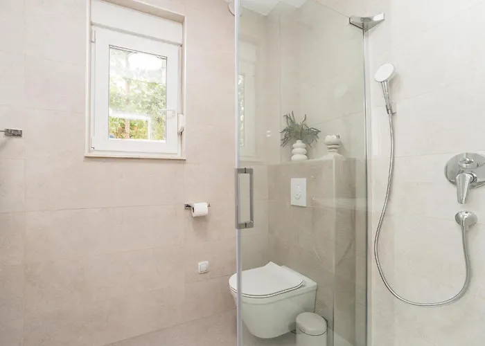 Apartament 2 Bedroom Beautiful In Mandre