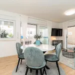 2 Bedroom Beautiful In Appartement *